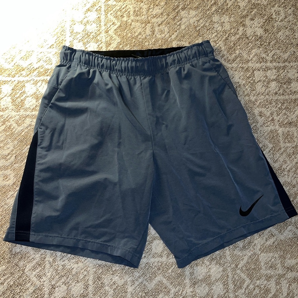 men’s Nike Dry fit Blue Shorts, Size M, Blue